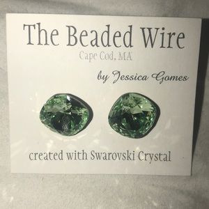 Never worn beautiful green earrings